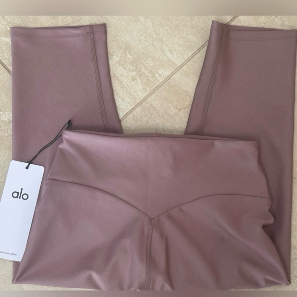 Alo Yoga Airlift Mesh High-Waist Divine Capri - Picture 9 of 12